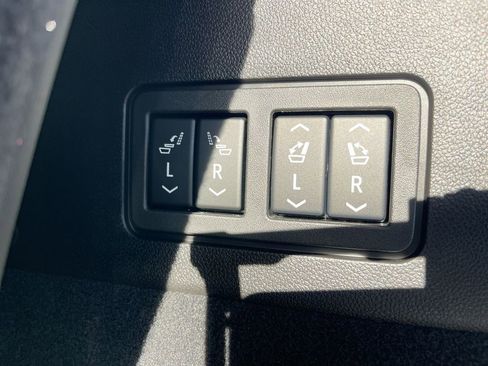 Used 2024 Cadillac XT6 Premium Luxury image 33