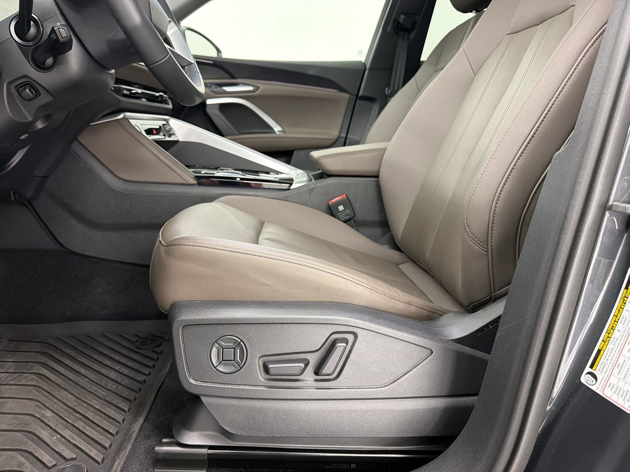 Certified 2025 Audi Q5 Premium w/ Convenience Package AWD/4WD image 5