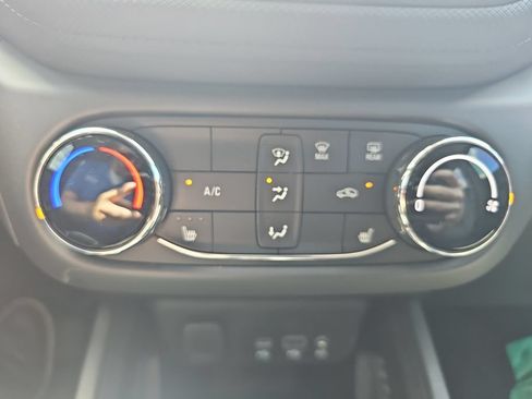 Used 2023 Chevrolet TrailBlazer LT AWD/4WD image 25