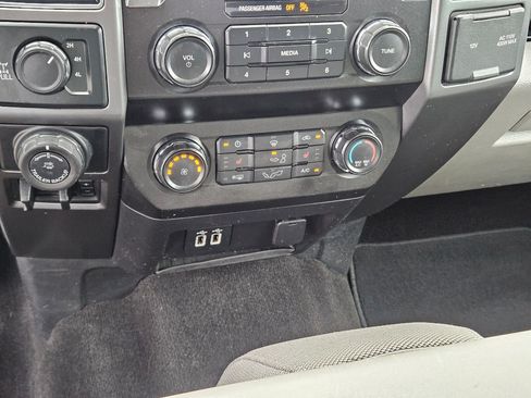 Used 2019 Ford F150 XLT w/ Equipment Group 302A Luxury AWD/4WD image 27