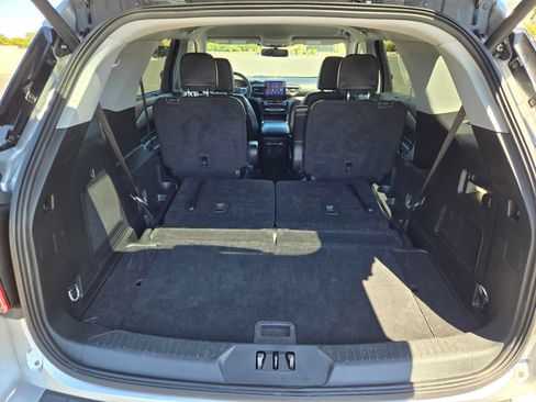 Used 2024 Ford Explorer Limited AWD/4WD image 11
