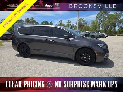 Certified 2023 Chrysler Pacifica Touring-L