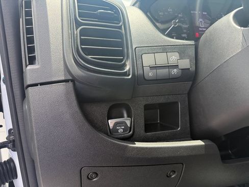 Used 2025 RAM ProMaster 2500 w/ Convenience Group FWD image 18