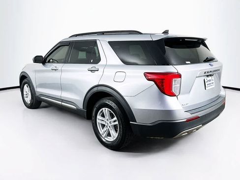 Used 2023 Ford Explorer XLT w/ Equipment Group 202A AWD/4WD image 4