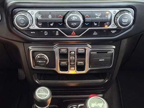 Used 2021 Jeep Wrangler Unlimited Sahara AWD/4WD image 26
