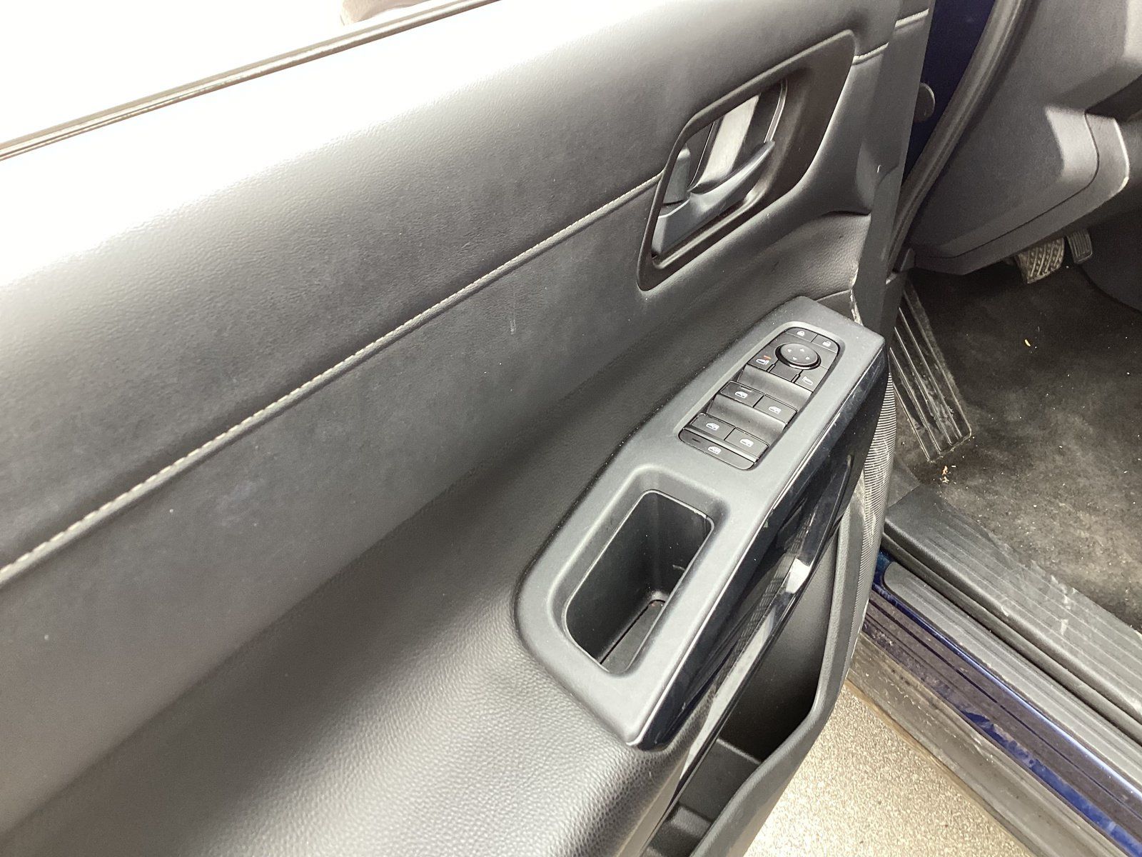 Used 2024 Nissan Pathfinder SV AWD/4WD image 12