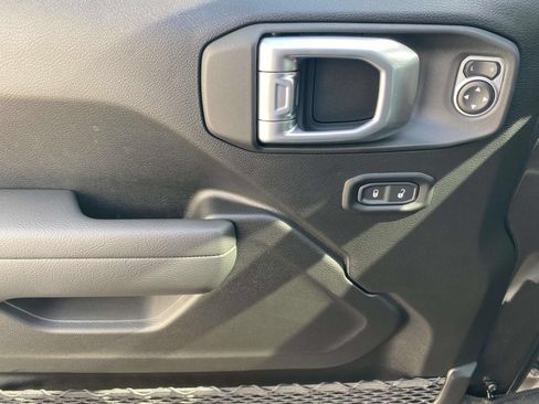 New 2026 Jeep Gladiator Sport AWD/4WD image 17