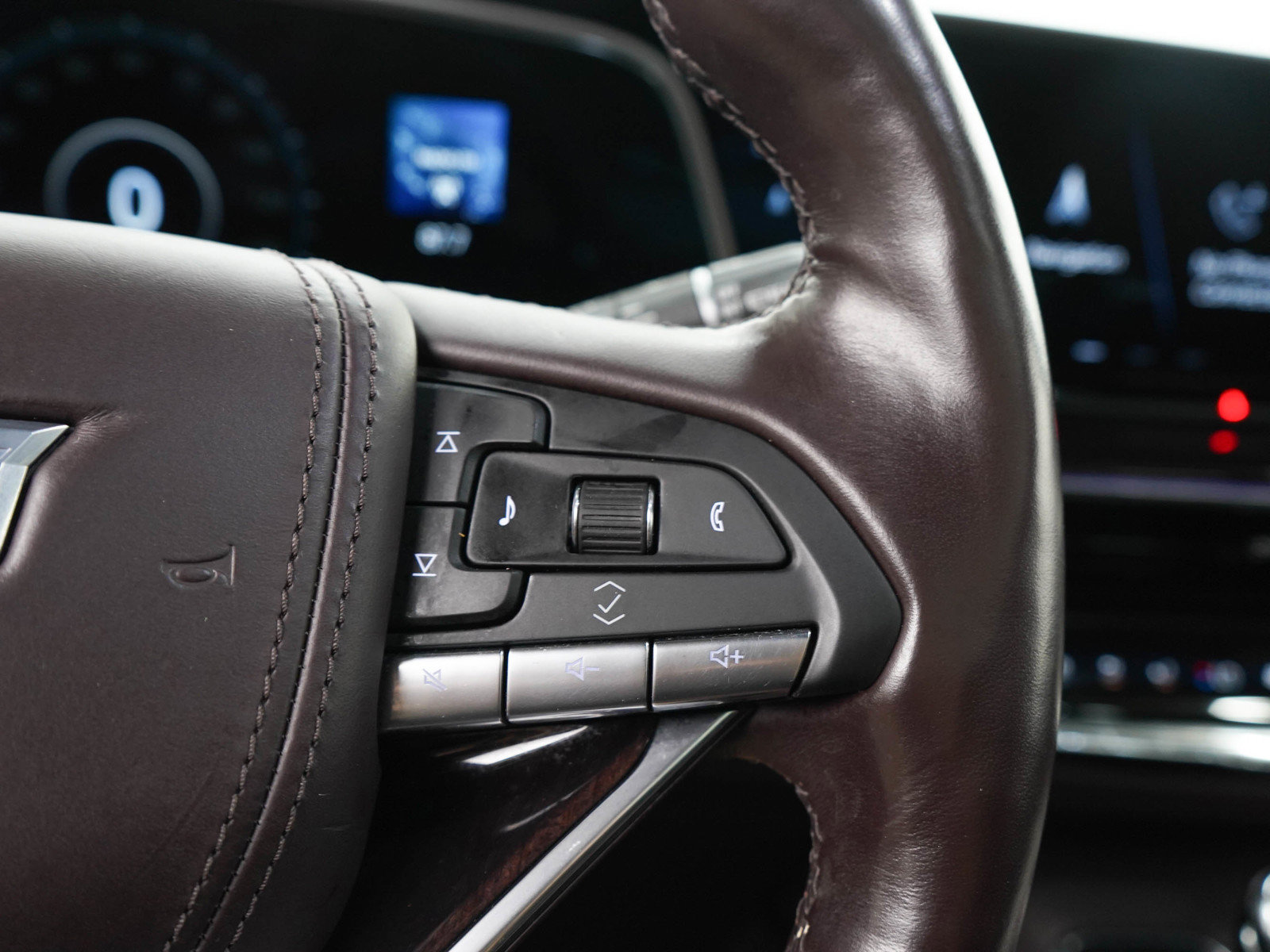 Used 2022 Cadillac Escalade Sport Platinum w/ Heavy-Duty Trailer Package AWD/4WD image 31