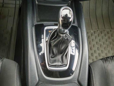 Used 2020 Nissan Rogue SV image 15