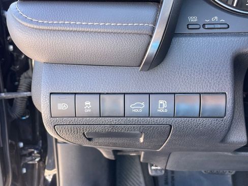 Used 2024 Toyota Camry SE image 12