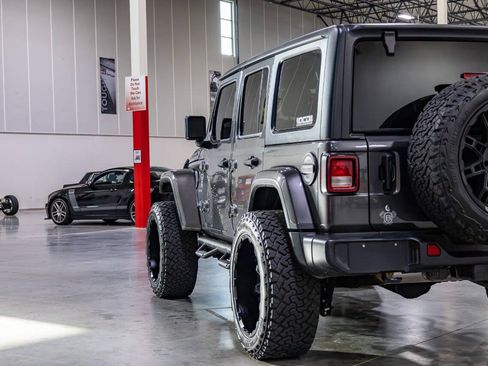 Used 2019 Jeep Wrangler Unlimited Sahara AWD/4WD image 26