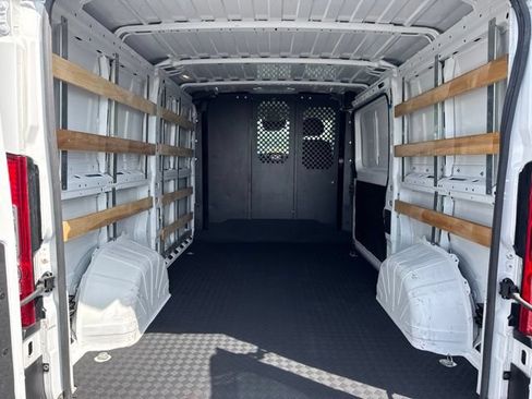Used 2025 RAM ProMaster 2500 w/ U-Haul Equipment Group FWD image 7