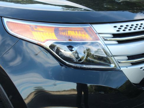 Used 2013 Ford Explorer XLT image 39