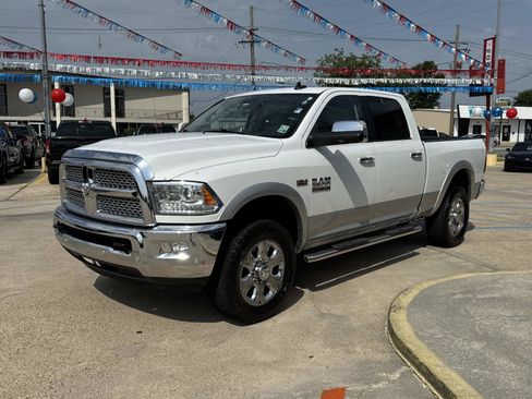 Used 2018 RAM 2500 Laramie w/ Convenience Group AWD/4WD image 3