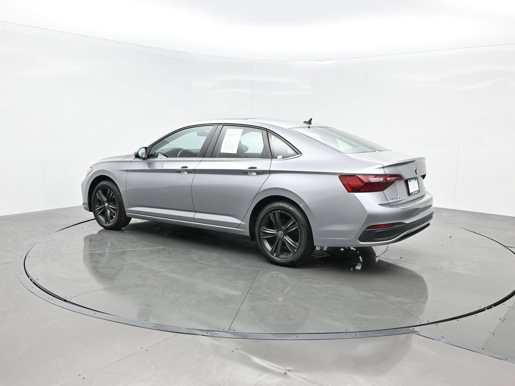 Used 2022 Volkswagen Jetta SE FWD image 3