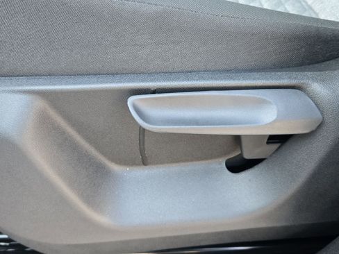 New 2025 Volkswagen Tiguan S FWD image 18