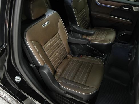 New 2026 GMC Acadia Denali Ultimate AWD/4WD image 17