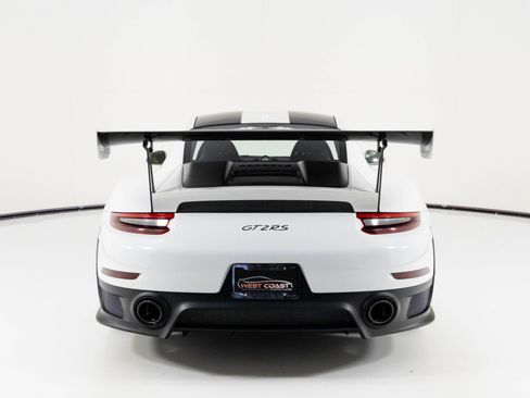 Used 2018 Porsche 911 GT2 RS image 4