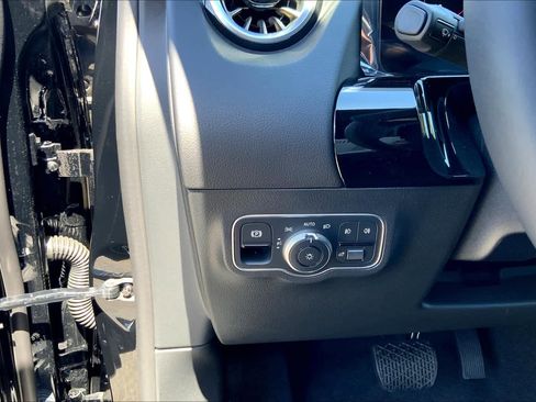 Used 2025 Mercedes-Benz GLA 250 image 12