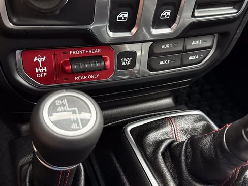 Used 2018 Jeep Wrangler Rubicon AWD/4WD image 25