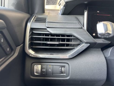 Certified 2025 GMC Acadia Elevation FWD image 18