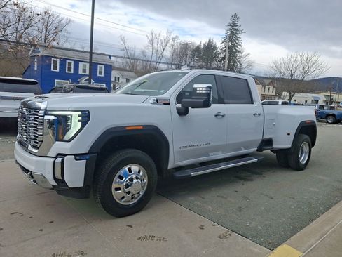 New 2026 GMC Sierra 3500 Denali w/ Denali Reserve Package image 3