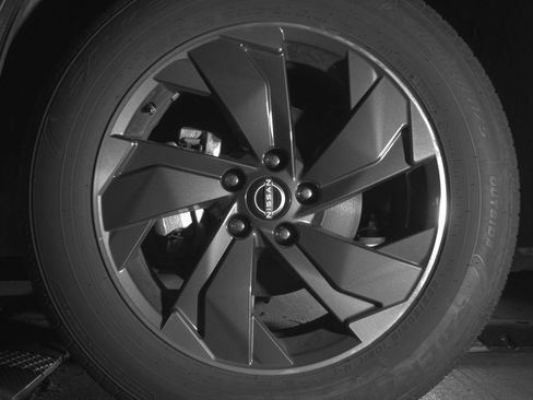 Used 2025 Nissan Rogue SV FWD image 12