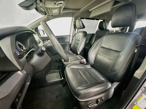 Used 2020 Toyota Sienna SE Premium FWD image 13