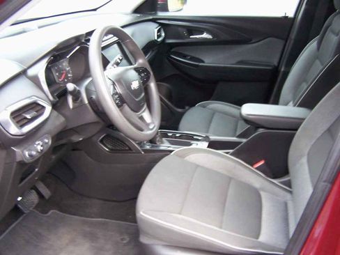 Used 2023 Chevrolet TrailBlazer LT w/ Convenience Package image 6