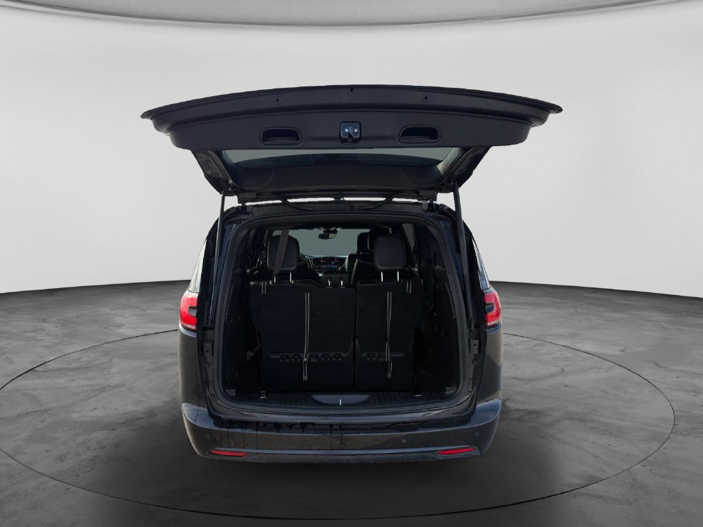 Used 2024 Chrysler Pacifica Premium FWD image 44