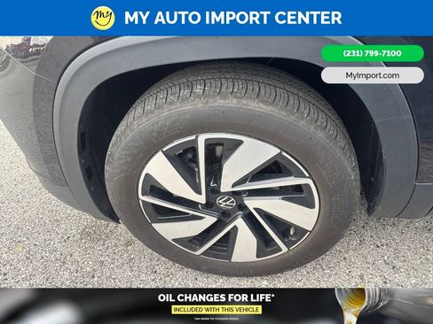 Used 2025 Volkswagen Atlas SEL AWD/4WD image 4