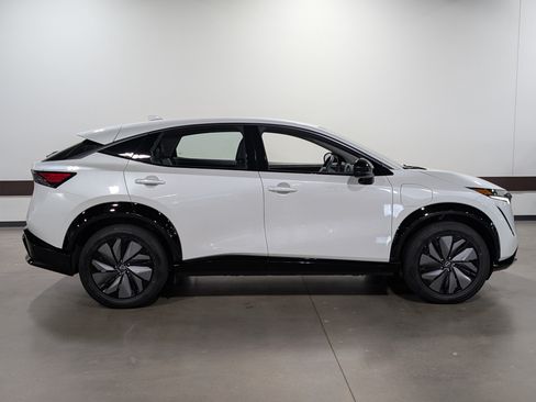 Used 2024 Nissan Ariya AWD image 2