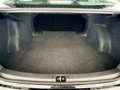 Used 2025 Toyota Corolla LE image 33