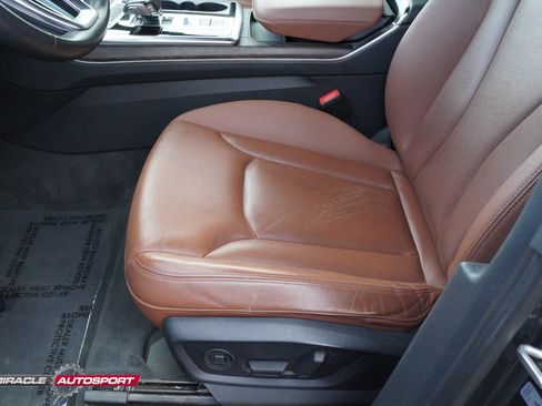 Used 2019 Audi Q8 Premium Plus w/ Premium Plus AWD/4WD image 18