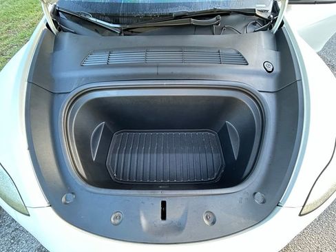 Used 2022 Tesla Model Y Long Range image 19