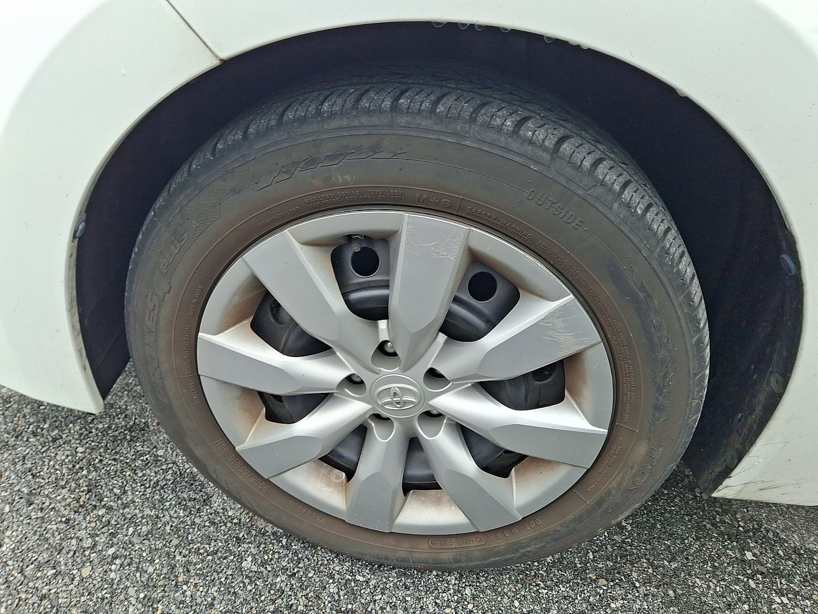 Used 2015 Toyota Corolla LE FWD image 4