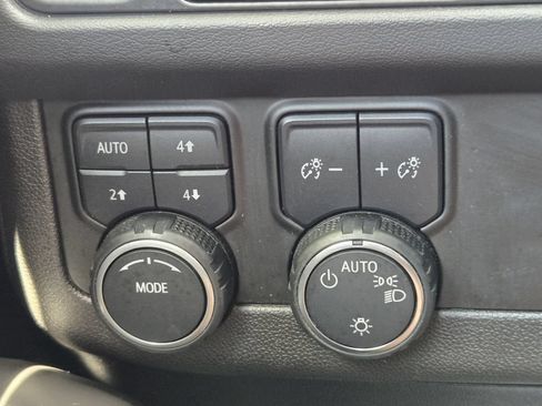 Used 2023 Chevrolet Tahoe Z71 w/ Luxury Package AWD/4WD image 15