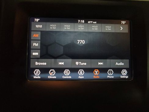 Used 2019 Jeep Cherokee Latitude Plus w/ Comfort/Convenience Group image 25