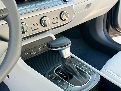 New 2026 Hyundai Kona SE image 11