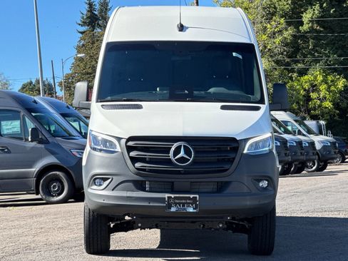 New 2025 Mercedes-Benz Sprinter 2500 image 9