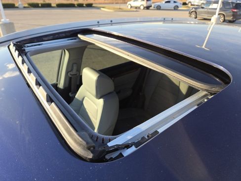 Used 2018 Honda CR-V Touring image 3