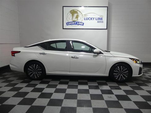 Used 2023 Nissan Altima 2.5 SV image 6