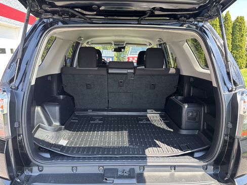 Used 2020 Toyota 4Runner SR5 AWD/4WD image 5