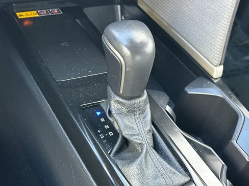 Used 2025 Toyota Camry SE w/ Convenience Package image 21