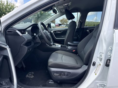 Used 2024 Toyota RAV4 XLE AWD/4WD image 9
