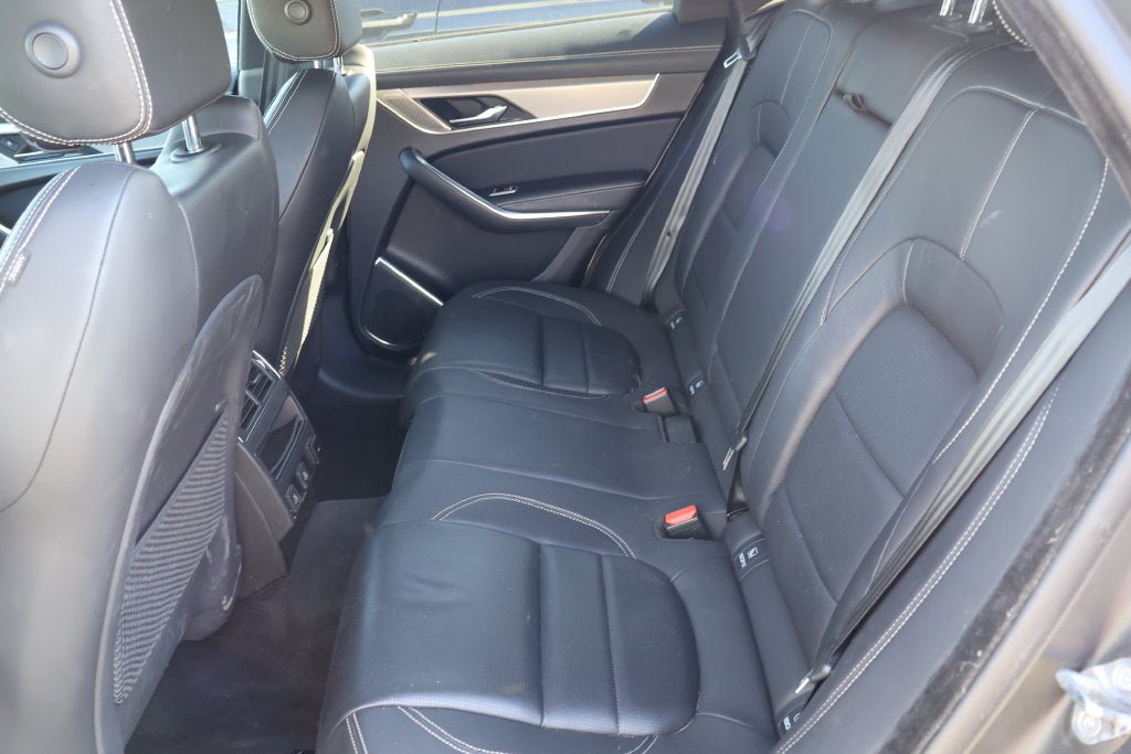 Used 2025 Jaguar F-PACE R-Dynamic S AWD/4WD image 8