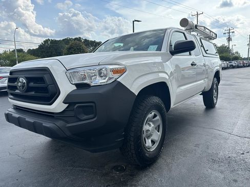Used 2023 Toyota Tacoma SR RWD image 3