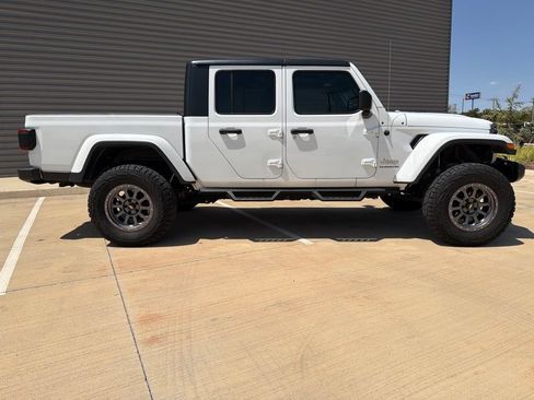 Used 2021 Jeep Gladiator Overland w/ Popular Equipment Package AWD/4WD image 2
