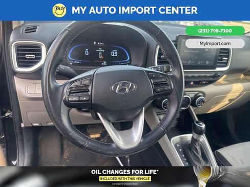 Used 2025 Hyundai Venue SEL FWD image 9