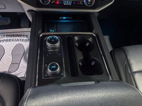 Used 2024 Ford Expedition XLT image 18